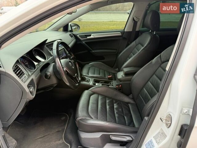 Білий Фольксваген e-Golf, об'ємом двигуна 0 л та пробігом 96 тис. км за 9500 $, фото 15 на Automoto.ua