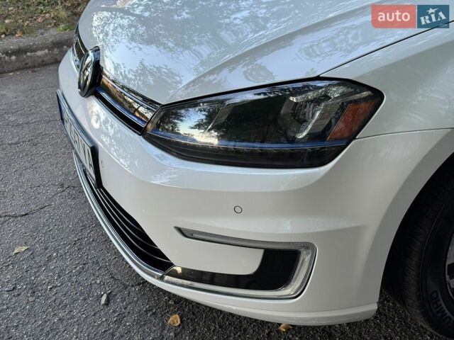 Белый Фольксваген e-Golf, объемом двигателя 0 л и пробегом 126 тыс. км за 8000 $, фото 49 на Automoto.ua