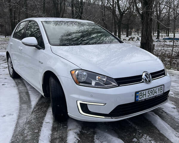 Белый Фольксваген e-Golf, объемом двигателя 0 л и пробегом 153 тыс. км за 7700 $, фото 2 на Automoto.ua