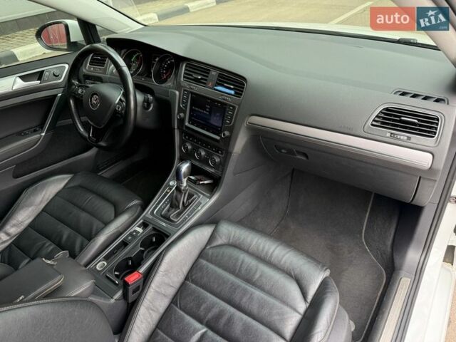 Білий Фольксваген e-Golf, об'ємом двигуна 0 л та пробігом 96 тис. км за 9500 $, фото 22 на Automoto.ua