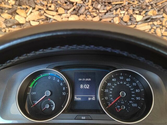 Белый Фольксваген e-Golf, объемом двигателя 0 л и пробегом 84 тыс. км за 9600 $, фото 3 на Automoto.ua