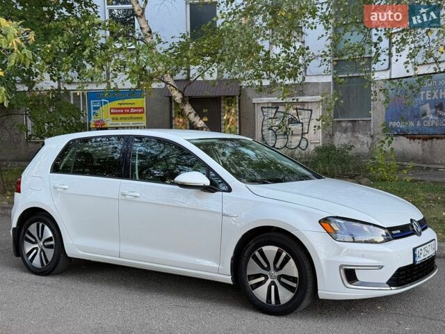 Белый Фольксваген e-Golf, объемом двигателя 0 л и пробегом 126 тыс. км за 8000 $, фото 2 на Automoto.ua
