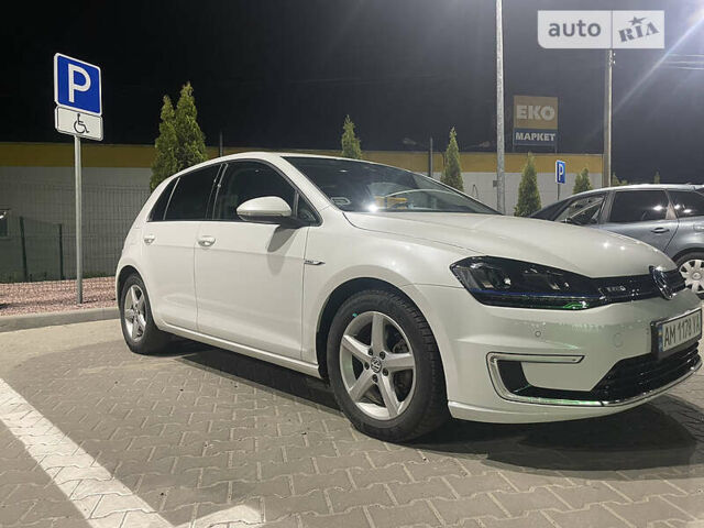 Белый Фольксваген e-Golf, объемом двигателя 0 л и пробегом 105 тыс. км за 13500 $, фото 3 на Automoto.ua