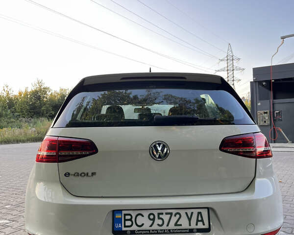 Белый Фольксваген e-Golf, объемом двигателя 0 л и пробегом 151 тыс. км за 8100 $, фото 12 на Automoto.ua