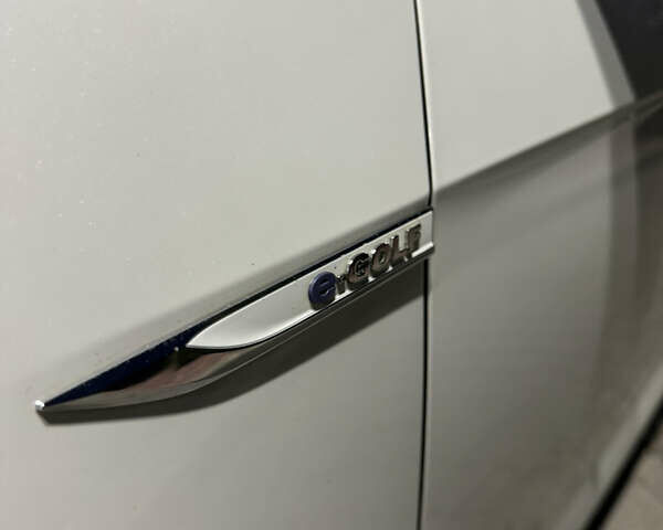 Белый Фольксваген e-Golf, объемом двигателя 0 л и пробегом 169 тыс. км за 8400 $, фото 15 на Automoto.ua