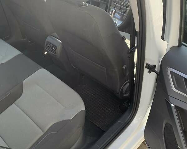 Белый Фольксваген e-Golf, объемом двигателя 0 л и пробегом 75 тыс. км за 11499 $, фото 11 на Automoto.ua