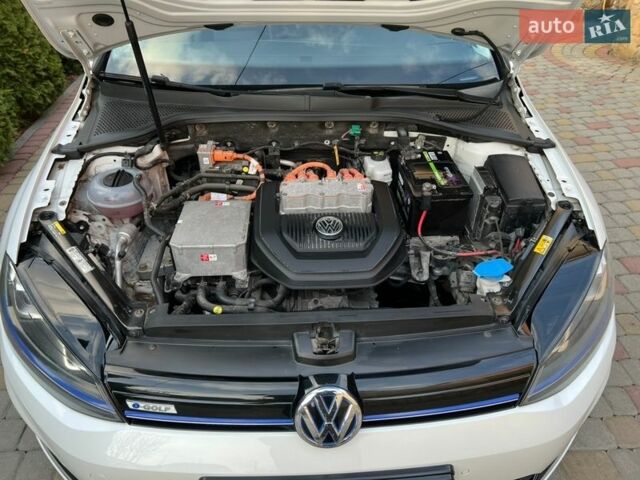 Белый Фольксваген e-Golf, объемом двигателя 0 л и пробегом 131 тыс. км за 8999 $, фото 34 на Automoto.ua