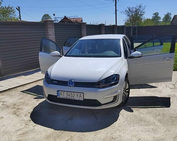 Белый Фольксваген e-Golf, объемом двигателя 0 л и пробегом 78 тыс. км за 10000 $, фото 12 на Automoto.ua
