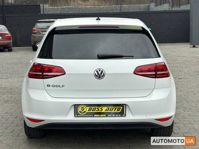 Белый Фольксваген e-Golf, объемом двигателя 24 л и пробегом 93 тыс. км за 10300 $, фото 4 на Automoto.ua