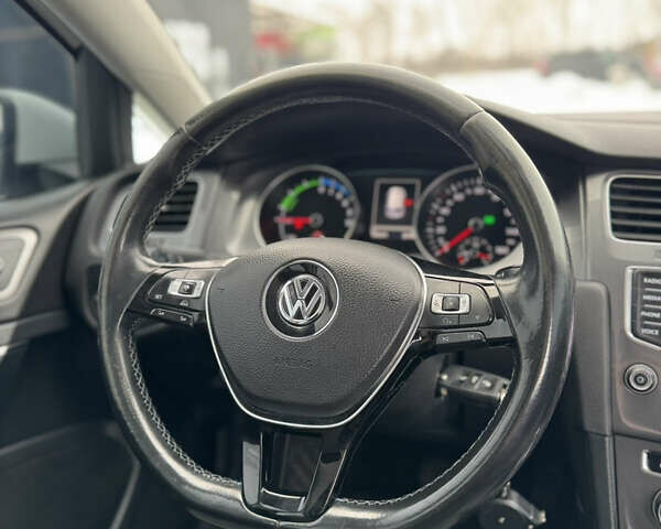 Белый Фольксваген e-Golf, объемом двигателя 0 л и пробегом 141 тыс. км за 7800 $, фото 15 на Automoto.ua