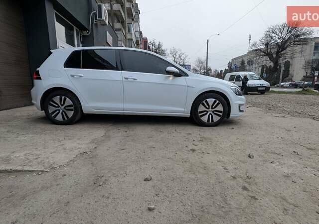 Белый Фольксваген e-Golf, объемом двигателя 0 л и пробегом 192 тыс. км за 7550 $, фото 10 на Automoto.ua