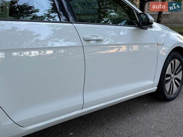 Белый Фольксваген e-Golf, объемом двигателя 0 л и пробегом 126 тыс. км за 8000 $, фото 50 на Automoto.ua