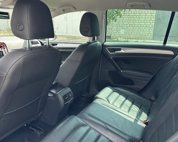 Белый Фольксваген e-Golf, объемом двигателя 0 л и пробегом 118 тыс. км за 10500 $, фото 10 на Automoto.ua