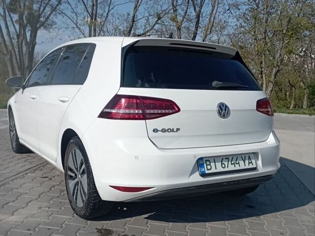 Белый Фольксваген e-Golf, объемом двигателя 0 л и пробегом 140 тыс. км за 8444 $, фото 11 на Automoto.ua