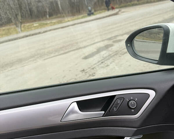 Білий Фольксваген e-Golf, об'ємом двигуна 0 л та пробігом 103 тис. км за 8499 $, фото 18 на Automoto.ua