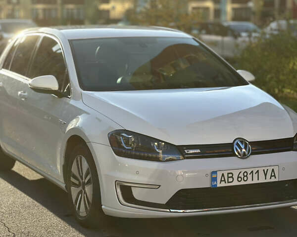 Белый Фольксваген e-Golf, объемом двигателя 0 л и пробегом 114 тыс. км за 7600 $, фото 1 на Automoto.ua
