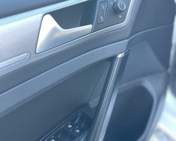 Білий Фольксваген e-Golf, об'ємом двигуна 0 л та пробігом 163 тис. км за 7450 $, фото 24 на Automoto.ua