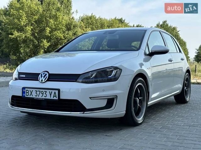Белый Фольксваген e-Golf, объемом двигателя 0 л и пробегом 96 тыс. км за 8855 $, фото 4 на Automoto.ua