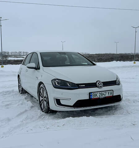 Белый Фольксваген e-Golf, объемом двигателя 0 л и пробегом 132 тыс. км за 8399 $, фото 2 на Automoto.ua