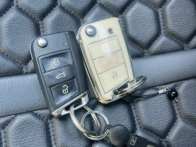 Білий Фольксваген e-Golf, об'ємом двигуна 0 л та пробігом 120 тис. км за 8800 $, фото 13 на Automoto.ua