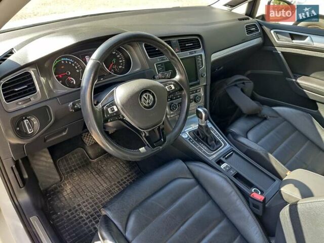 Белый Фольксваген e-Golf, объемом двигателя 0 л и пробегом 142 тыс. км за 9700 $, фото 14 на Automoto.ua