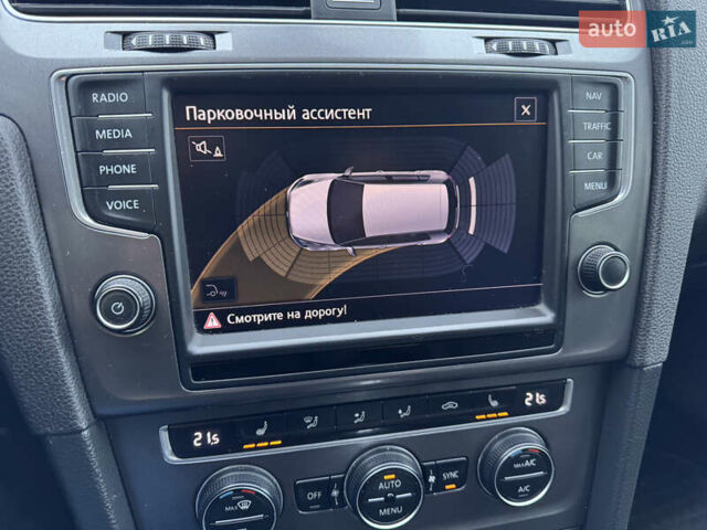 Белый Фольксваген e-Golf, объемом двигателя 0 л и пробегом 115 тыс. км за 9400 $, фото 33 на Automoto.ua