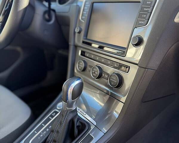 Білий Фольксваген e-Golf, об'ємом двигуна 0 л та пробігом 80 тис. км за 8400 $, фото 13 на Automoto.ua