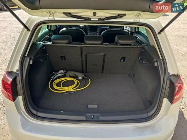 Белый Фольксваген e-Golf, объемом двигателя 0 л и пробегом 142 тыс. км за 9700 $, фото 7 на Automoto.ua