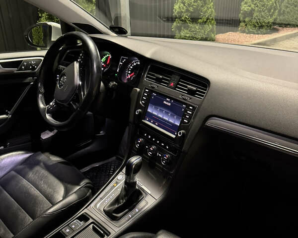 Белый Фольксваген e-Golf, объемом двигателя 0 л и пробегом 169 тыс. км за 8400 $, фото 25 на Automoto.ua