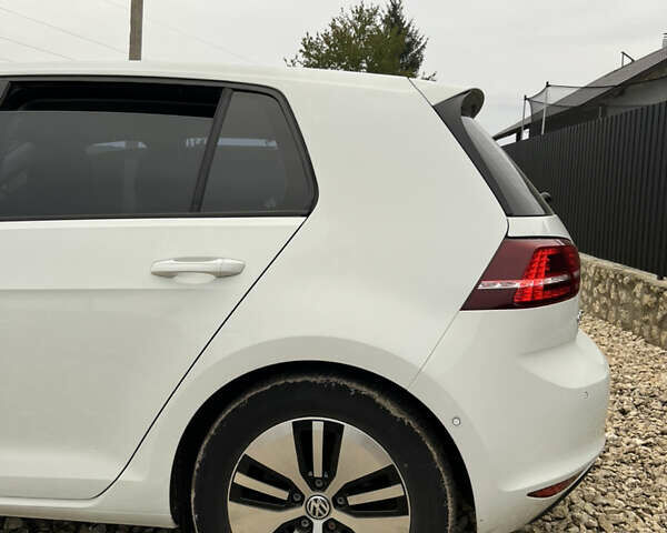 Белый Фольксваген e-Golf, объемом двигателя 0 л и пробегом 110 тыс. км за 8490 $, фото 47 на Automoto.ua