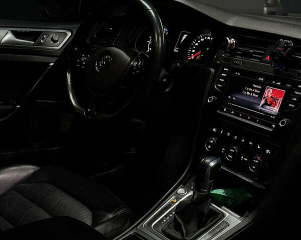 Белый Фольксваген e-Golf, объемом двигателя 0 л и пробегом 134 тыс. км за 8999 $, фото 18 на Automoto.ua