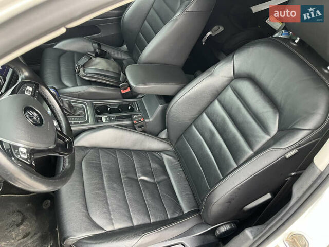 Белый Фольксваген e-Golf, объемом двигателя 0 л и пробегом 104 тыс. км за 9000 $, фото 15 на Automoto.ua