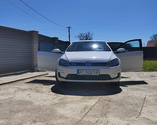 Белый Фольксваген e-Golf, объемом двигателя 0 л и пробегом 78 тыс. км за 10000 $, фото 1 на Automoto.ua