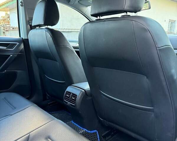 Белый Фольксваген e-Golf, объемом двигателя 0 л и пробегом 78 тыс. км за 10000 $, фото 18 на Automoto.ua