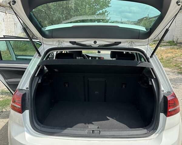 Белый Фольксваген e-Golf, объемом двигателя 0 л и пробегом 118 тыс. км за 10500 $, фото 12 на Automoto.ua
