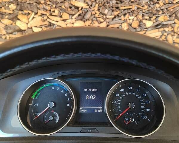 Белый Фольксваген e-Golf, объемом двигателя 0 л и пробегом 78 тыс. км за 10000 $, фото 4 на Automoto.ua