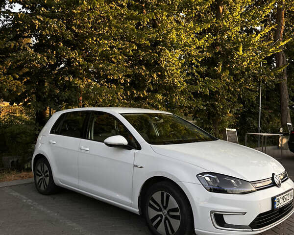 Белый Фольксваген e-Golf, объемом двигателя 0 л и пробегом 151 тыс. км за 8100 $, фото 8 на Automoto.ua