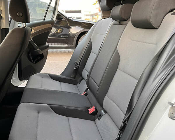 Белый Фольксваген e-Golf, объемом двигателя 0 л и пробегом 151 тыс. км за 8100 $, фото 33 на Automoto.ua