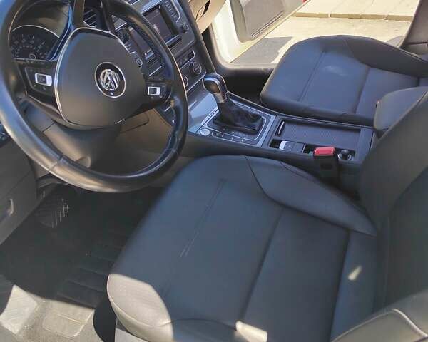 Белый Фольксваген e-Golf, объемом двигателя 0 л и пробегом 78 тыс. км за 10000 $, фото 25 на Automoto.ua