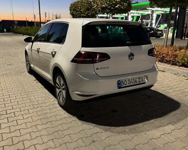 Белый Фольксваген e-Golf, объемом двигателя 0 л и пробегом 169 тыс. км за 8400 $, фото 9 на Automoto.ua