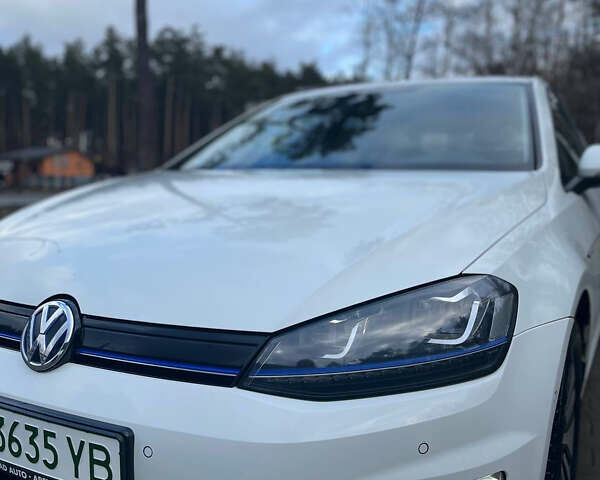 Белый Фольксваген e-Golf, объемом двигателя 0 л и пробегом 114 тыс. км за 9800 $, фото 2 на Automoto.ua