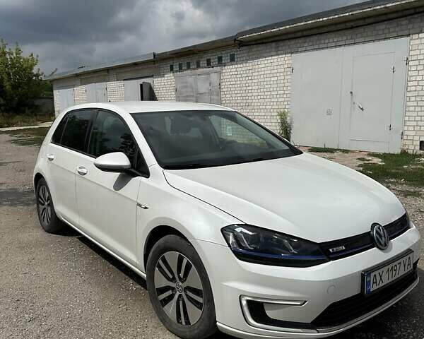 Белый Фольксваген e-Golf, объемом двигателя 0 л и пробегом 118 тыс. км за 10500 $, фото 2 на Automoto.ua