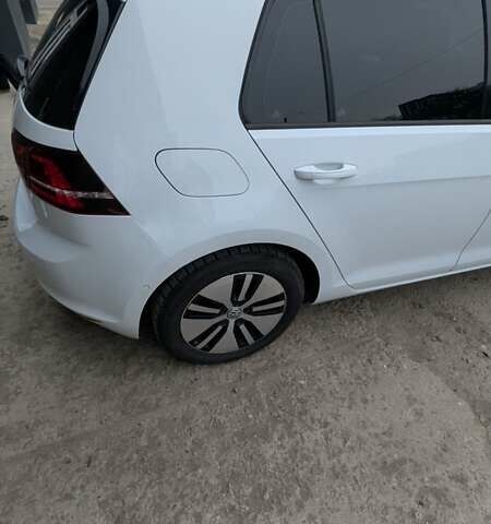 Белый Фольксваген e-Golf, объемом двигателя 0 л и пробегом 192 тыс. км за 7550 $, фото 31 на Automoto.ua