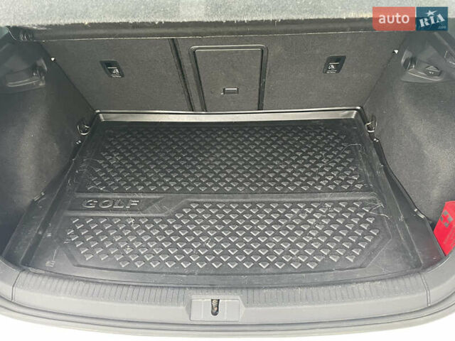 Белый Фольксваген e-Golf, объемом двигателя 0 л и пробегом 92 тыс. км за 9500 $, фото 60 на Automoto.ua