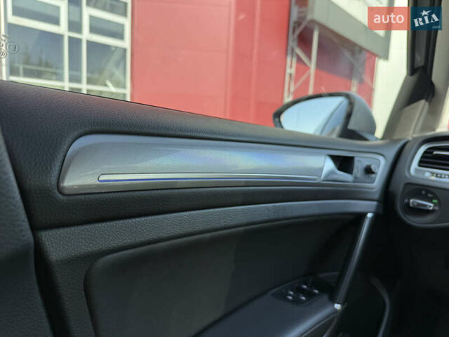Білий Фольксваген e-Golf, об'ємом двигуна 0 л та пробігом 95 тис. км за 9500 $, фото 26 на Automoto.ua