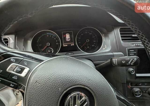 Белый Фольксваген e-Golf, объемом двигателя 0 л и пробегом 192 тыс. км за 7550 $, фото 18 на Automoto.ua