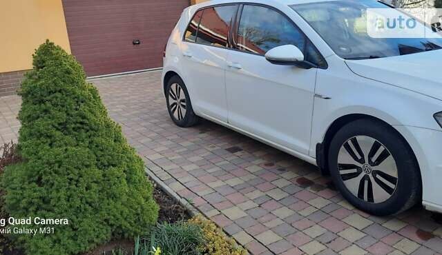 Белый Фольксваген e-Golf, объемом двигателя 0 л и пробегом 107 тыс. км за 8800 $, фото 38 на Automoto.ua
