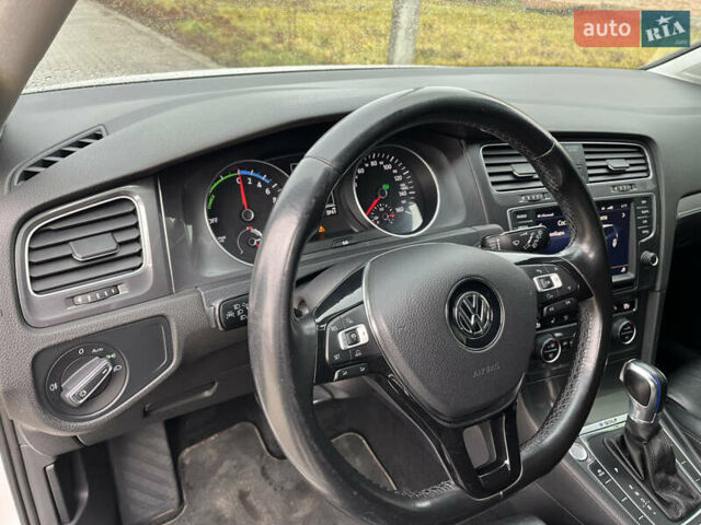 Белый Фольксваген e-Golf, объемом двигателя 0 л и пробегом 104 тыс. км за 9000 $, фото 16 на Automoto.ua