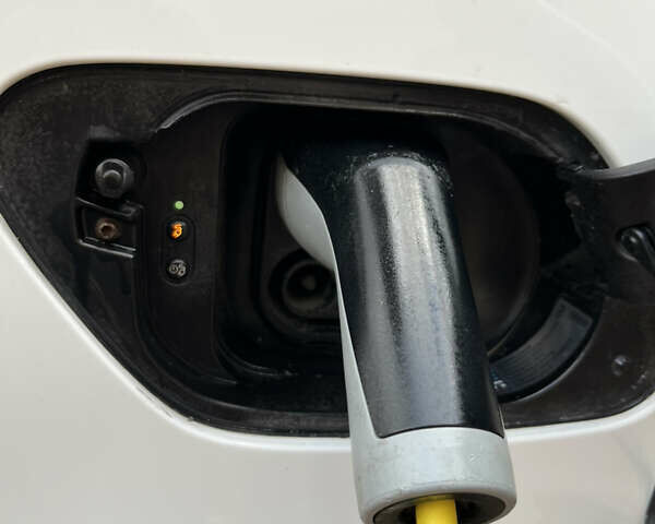 Білий Фольксваген e-Golf, об'ємом двигуна 0 л та пробігом 130 тис. км за 8450 $, фото 15 на Automoto.ua
