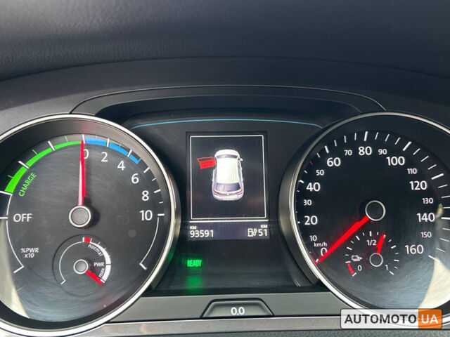 Белый Фольксваген e-Golf, объемом двигателя 24 л и пробегом 93 тыс. км за 10300 $, фото 11 на Automoto.ua